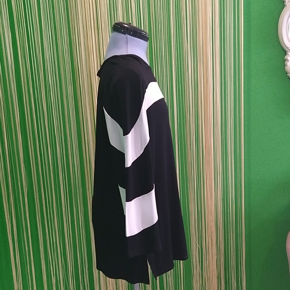 Too - Picture 2 of 4